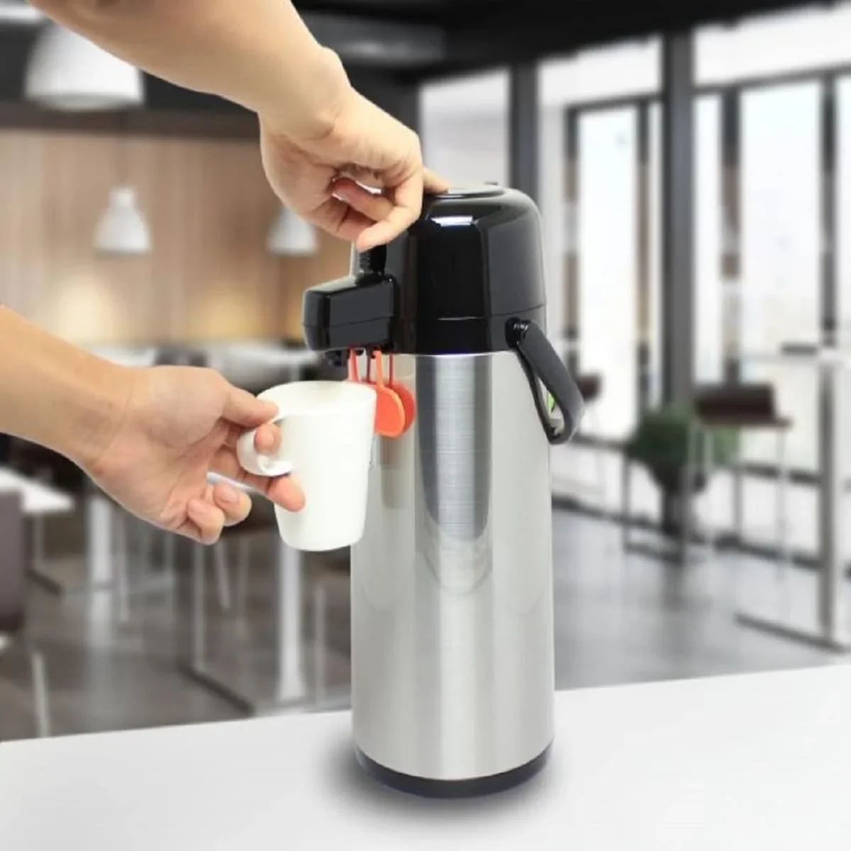 ترمس ثيرموس زجاجي سعة 2.2 لتر بغطاء مضخة وزر ضغط. - الصورة 4